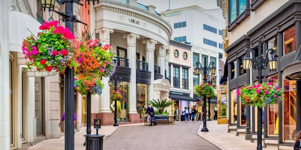 Panoramic view of Beverly Hills, California - Moving and Storage Service from Popeye Moving & Storage serving Beverly Hills and Los Angeles County