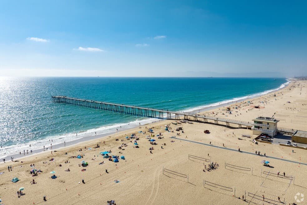 Panoramic view of Hermosa Beach, California - Moving and Storage Service from Popeye Moving & Storage serving Hermosa Beach and Los Angeles County