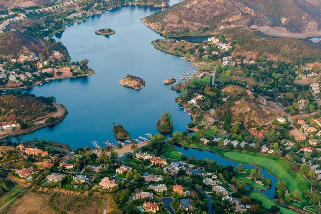 Panoramic view of Lake Sherwood, California Moving and Storage Service in Los Angeles County by Popeye Moving & Storage